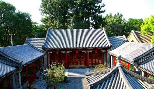 李成儒的四合院挨着故宫，家里收藏的古玩堪比博物馆，演员真有钱