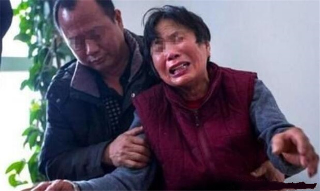 6个月宝宝发烧39度,奶奶用土方子治疗离世,医