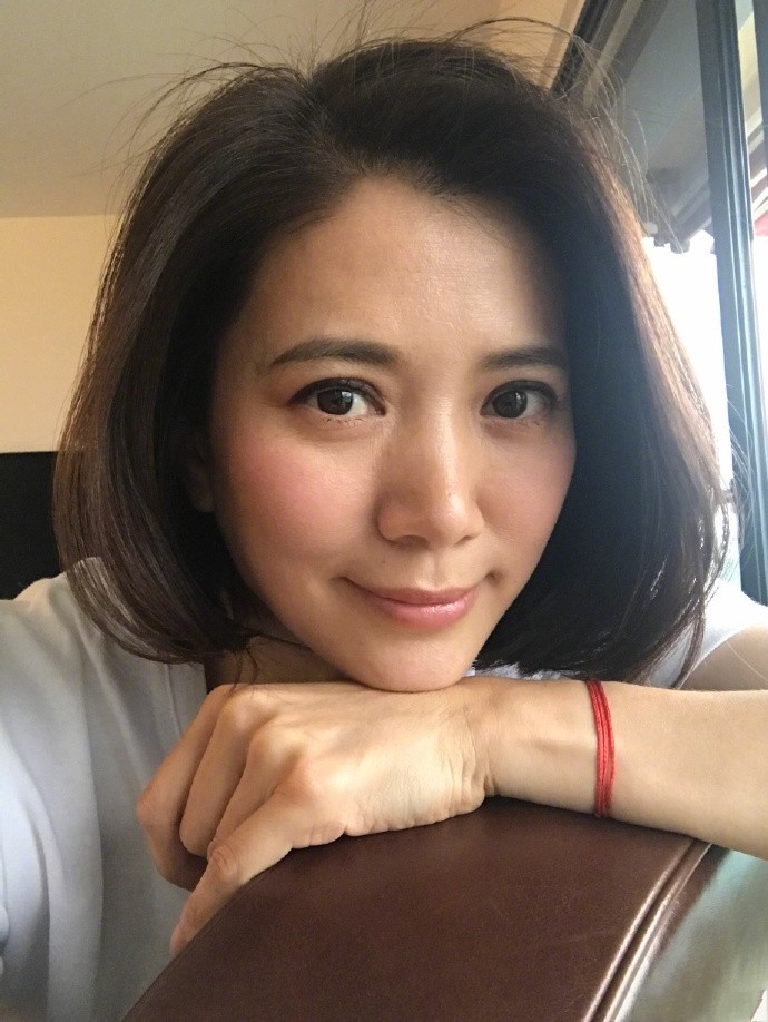 袁咏仪拒绝美颜,佘诗曼不喜欢滤镜,港星对自己