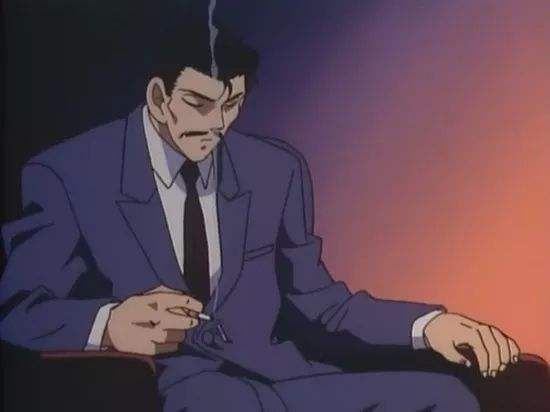 两个,一个是平次老爹服部平藏,还有一个就是柯(作)南(者)老爹工藤优作