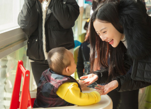 李小璐风波后带百余位粉丝应援医疗公益,拿下