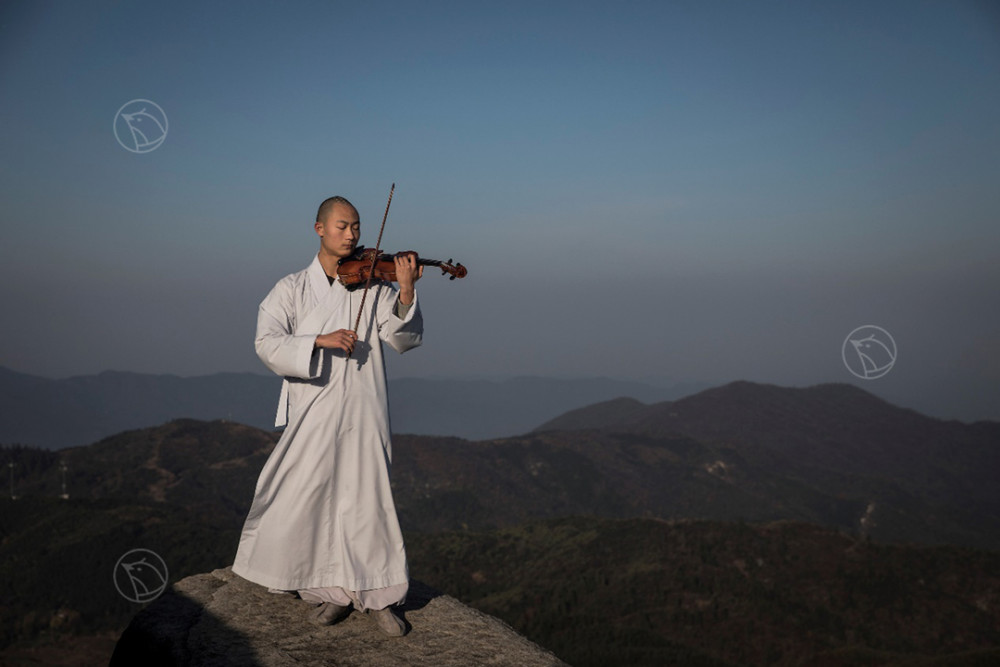 谷雨影像丨佛系音乐来啦深山古刹里的和尚组建交响乐团