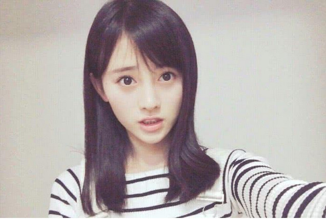 鞠婧祎刚睡醒的自拍照,照片里的她美成小仙女,照片引热议