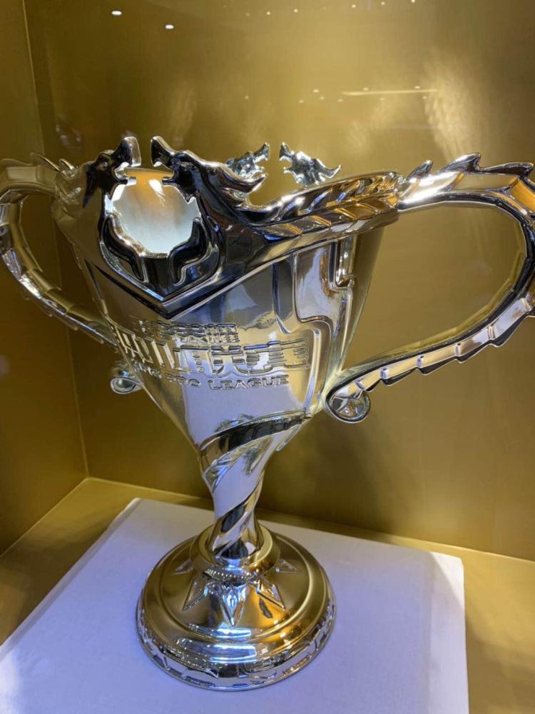 亚运会电竞选手签名队服曝光:uzi老帅都在其中,史上最稀有!