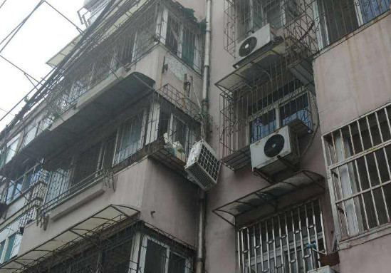 安装工人做了这件事,趁早要求重装,别白交几