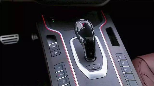 中国首款豪华SUV VV7新款上市,配置内饰都升