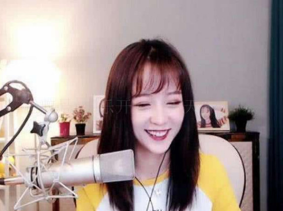 莉哥重回虎牙!为搏眼球直播"洗澡"网友:想钱了?