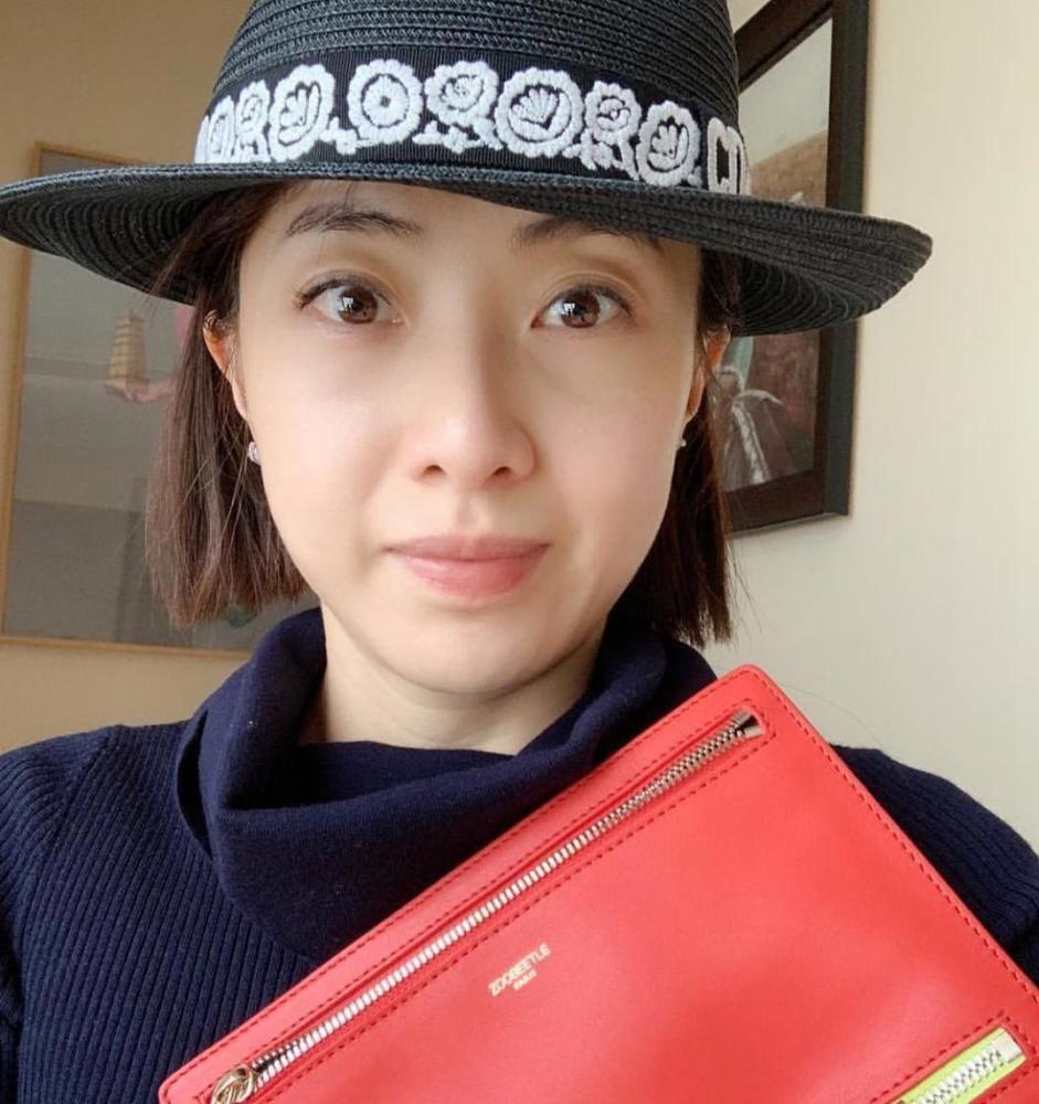 甘比出席慈善活动,打扮朴素的她发福不少,难道为刘銮雄怀第四胎
