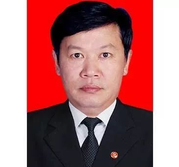 伍云龙,男,45岁,中共党员,贵阳市修文县委政法委副书记,县国安办主任.