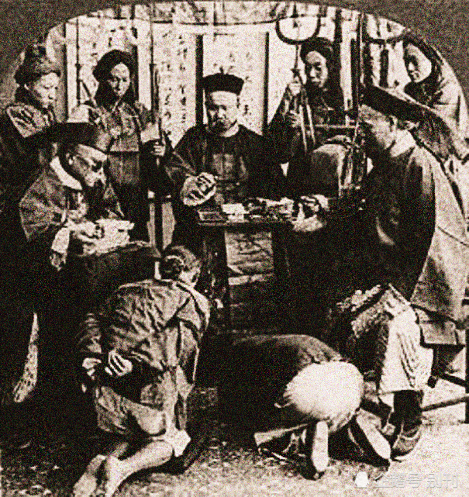 气氛诡异的清朝犯人老照片!_腾讯新闻