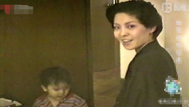 向佐幼年视频曝光萌翻众人,向太感谢老公向华