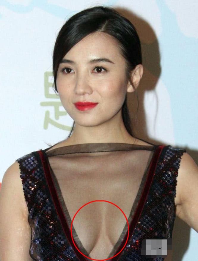 宋佳忘穿"内在美"出席,"黑馒头"成焦点,摄影师:我先来!