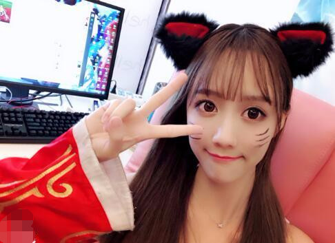 知名主播南波儿晒福利cos盲僧秀这个天音波真能q中