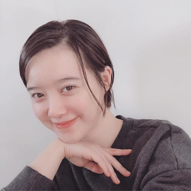 人妻具惠善剪短发被疑怀孕 油头显秃发际线危