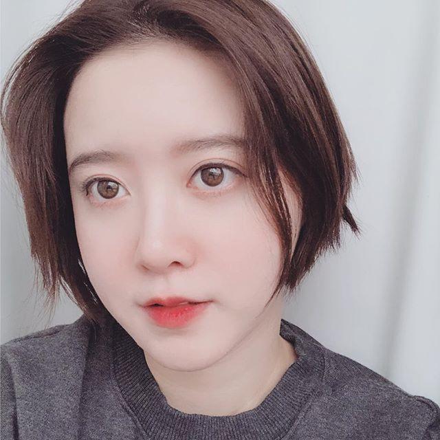 人妻具惠善剪短发被疑怀孕 油头显秃发际线危