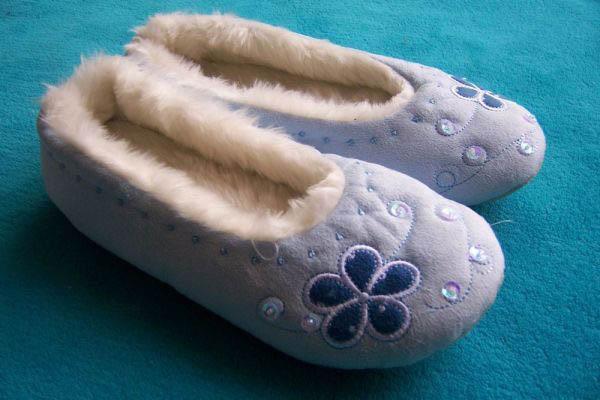 冬天棉拖鞋脏了怎么洗?教你个方法,不用泡不用