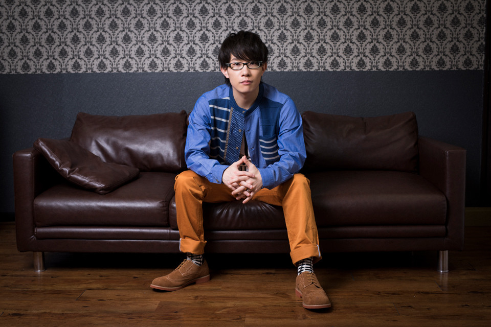 中收录动画《冰上的尤里》的op主题曲《history maker》,官方将推出