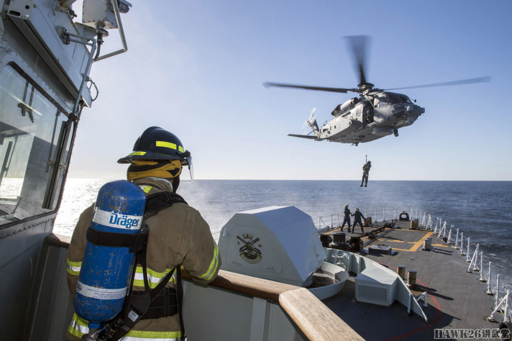 加拿大海军护卫舰搜救演习 ch-148"飓风"直升机唱主角