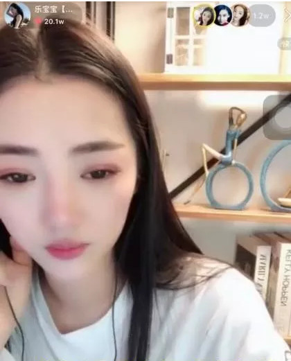 在昨天的时候,快手土豪尚恩王说花两万块钱就能睡乐宝宝,而且还指她曾