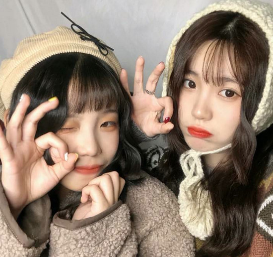 超仙 友情 闺蜜头像:现在我们一起穿校服,将来我们一起穿婚纱