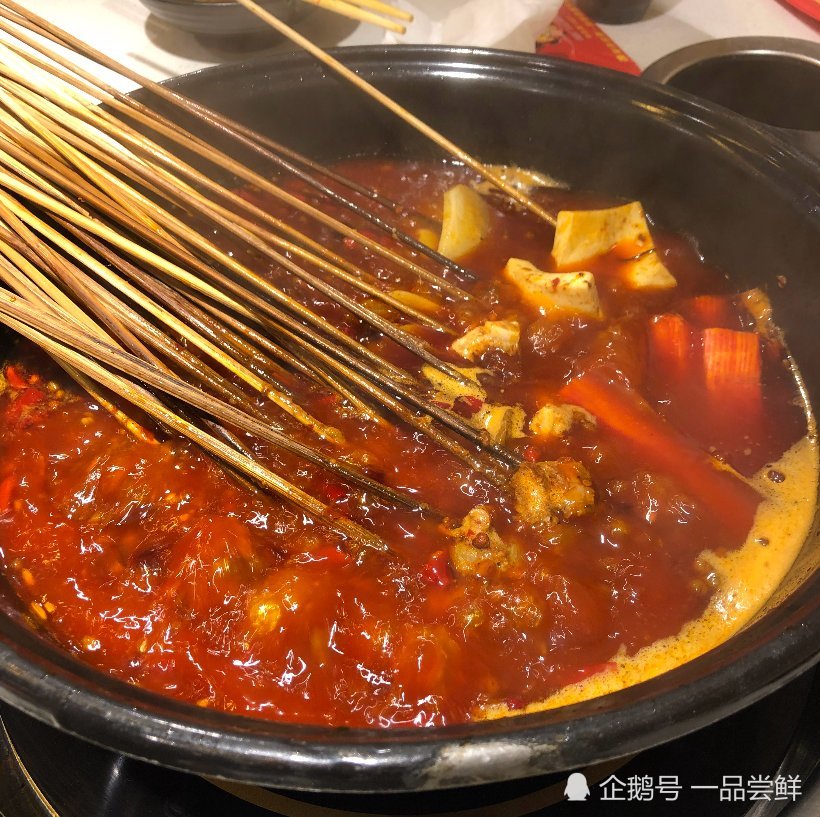 网红复古火锅店,招牌上的宣传语实力套路,网友