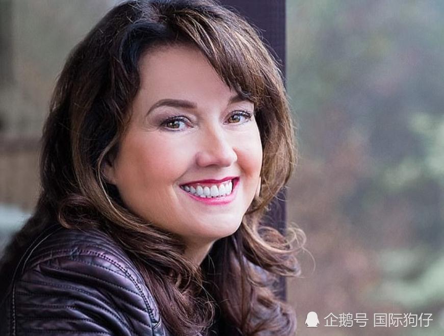 经常莫名头晕呕吐脱发手抖 女作家指控丈夫食