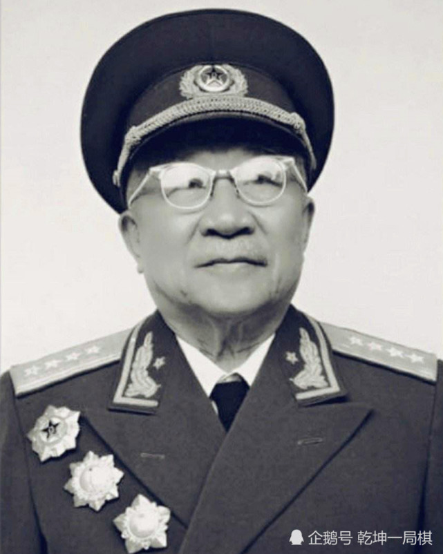 他是开国将军元帅待遇从军资历第一被特批拥有两个老婆