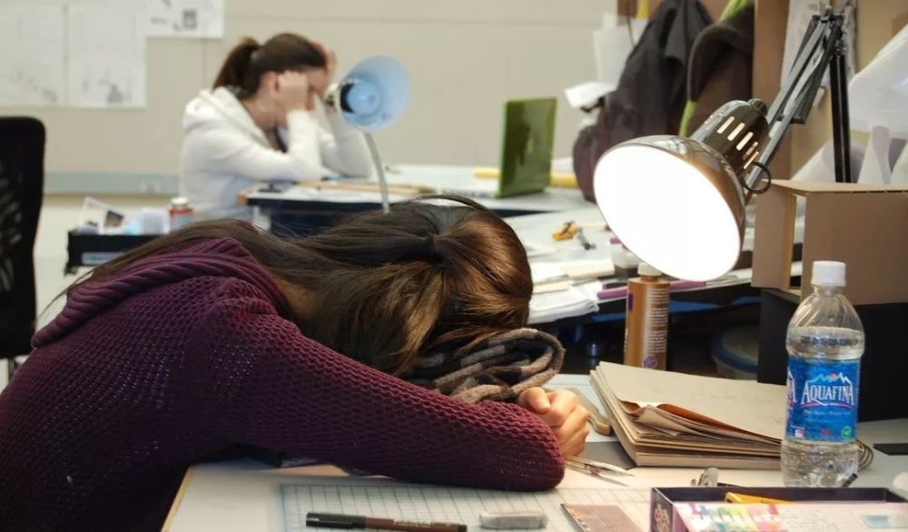 美国精英教育的骗局:4小时睡眠,4杯咖啡,4.0GP