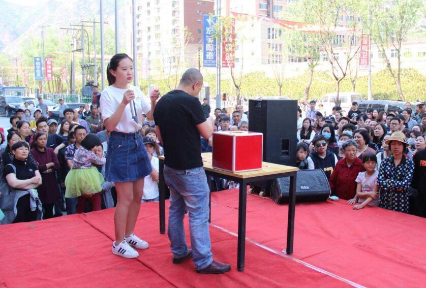 公司年会特等奖2万现金,抽奖结束后,员工的话