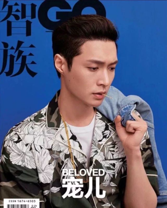 张艺兴首登杂志封面 网友竟最爱他的抬头纹?