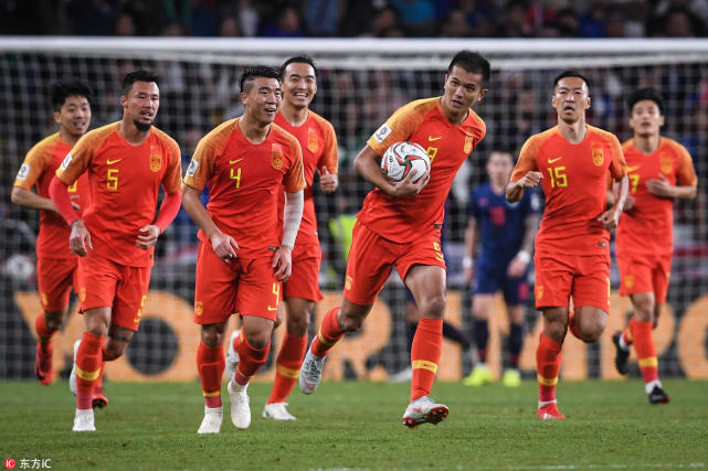 肖智33岁亚洲杯首秀即破门 用军礼致敬仍爱着