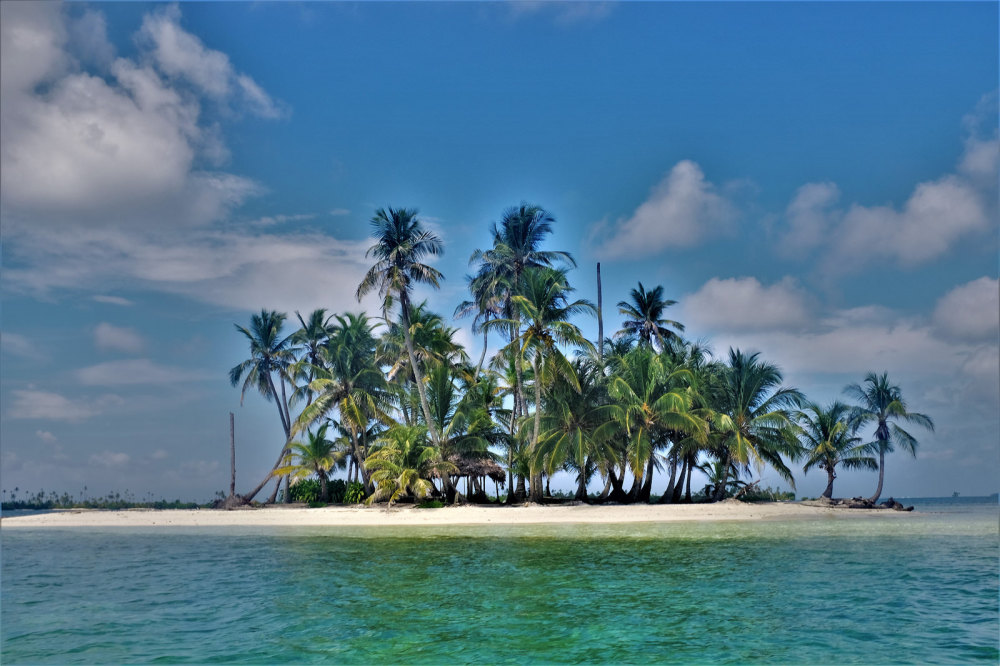 世界上真正的女儿岛,连男性都变得很娘,学女孩留长发身材还不错