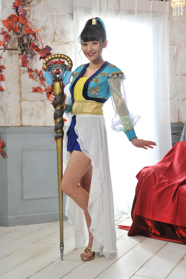 浅川梨奈演超级战队最强战以神秘少女身份登场