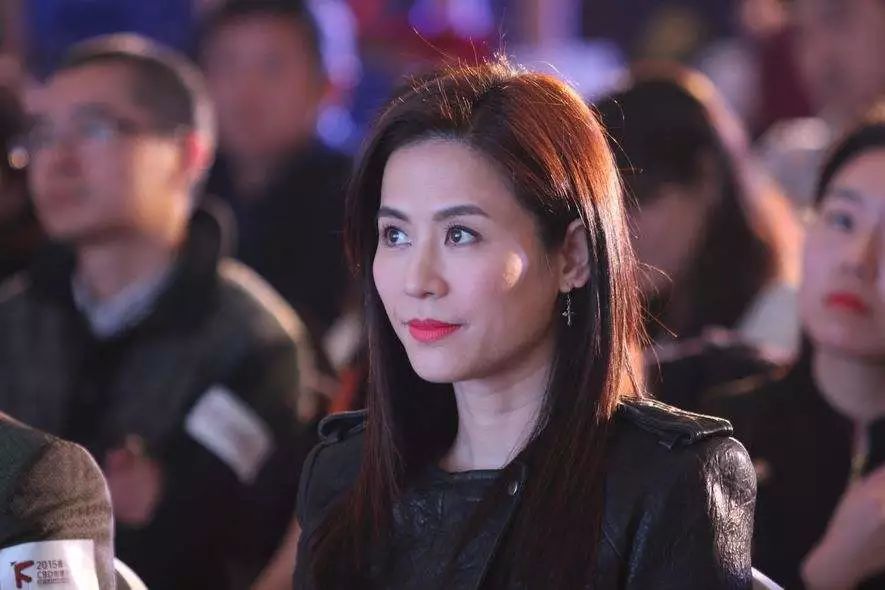 不过在众多美女之中,小一辈的宣萱仍占有一席之地,她曾与蔡少芬