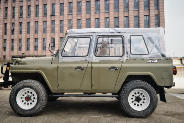 北汽BJ212又推新车:采用透明车顶设计,比全景