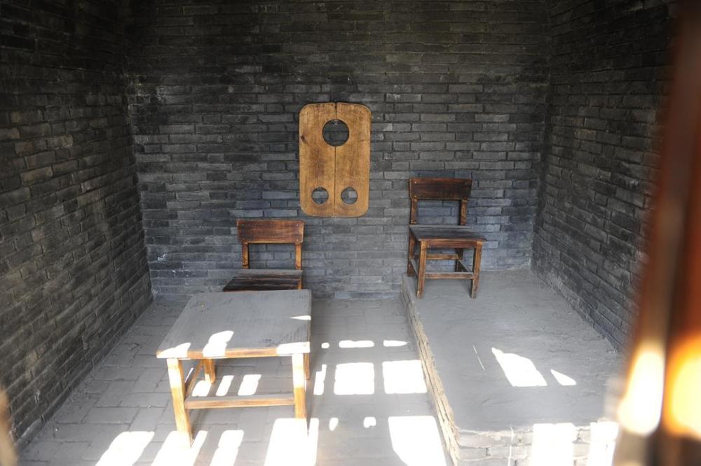 明代牢房是如何关士兵禁闭的,房间太小仅能转身,每天放风2次