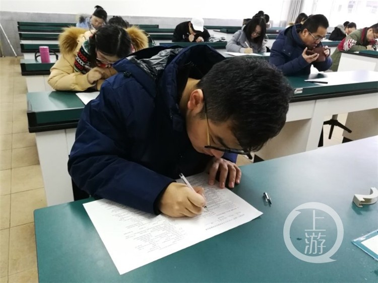 重庆一所中学197位老师集体参加闭卷期末考试