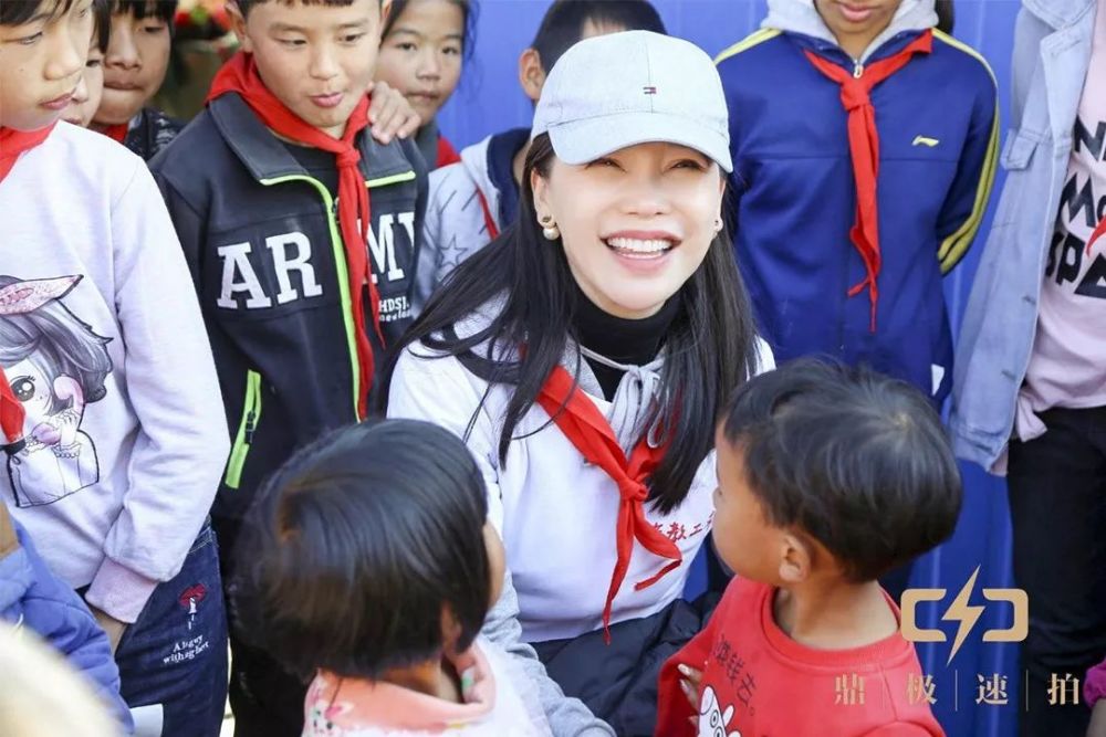 为云南大山的孩子找到139名老师,明星孔维说: