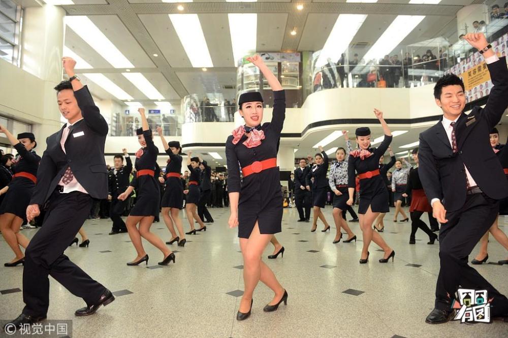 囧囧有图:春运路上有彩蛋 花式春晚