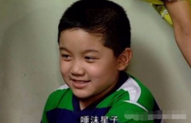 《家有儿女》的胖墩"小雨",长大后憨厚感十足,还拍出了高级照