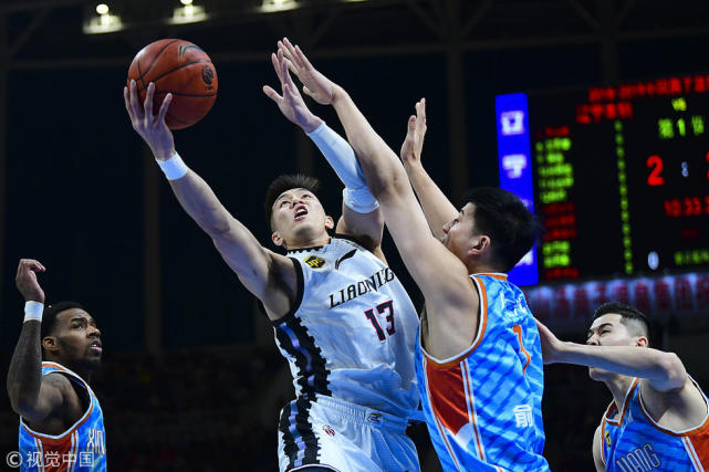 宿敌对决辽宁大胜新疆夺23连胜 郭艾伦狂砍32分