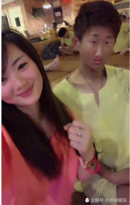 抖音"紧凑哥"女友曝光,身穿睡衣秀恩爱,网友:钱是好东西!