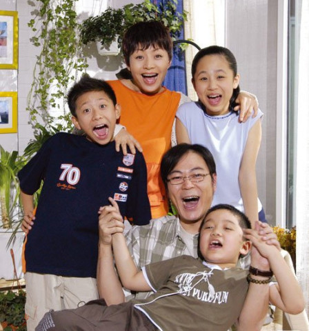 23岁尤浩然近照,梳着大油头像中年油腻大叔,体重狂飙令人担忧