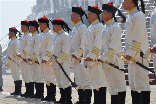 1894年,中,日两国海军在黄海海域打了一仗,这场海战以清军北洋水师的