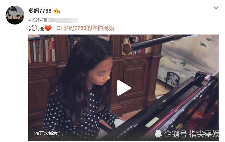 孙莉晒大女儿弹钢琴视频,多多俏皮对妈妈扮鬼