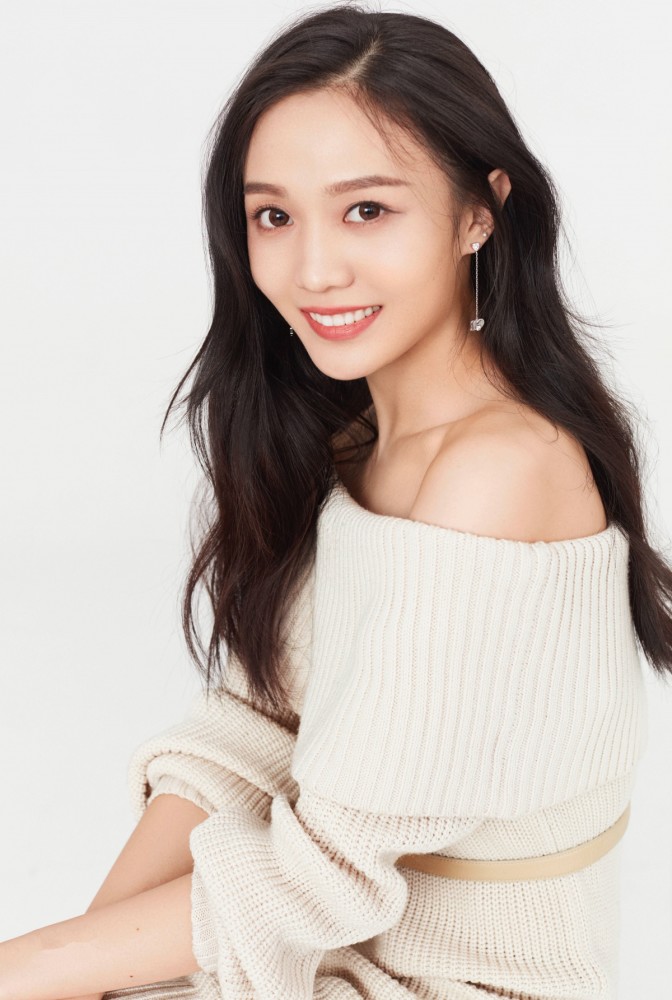 《超越吧英雄》中的王靖雯也是陈赫旗下艺人,