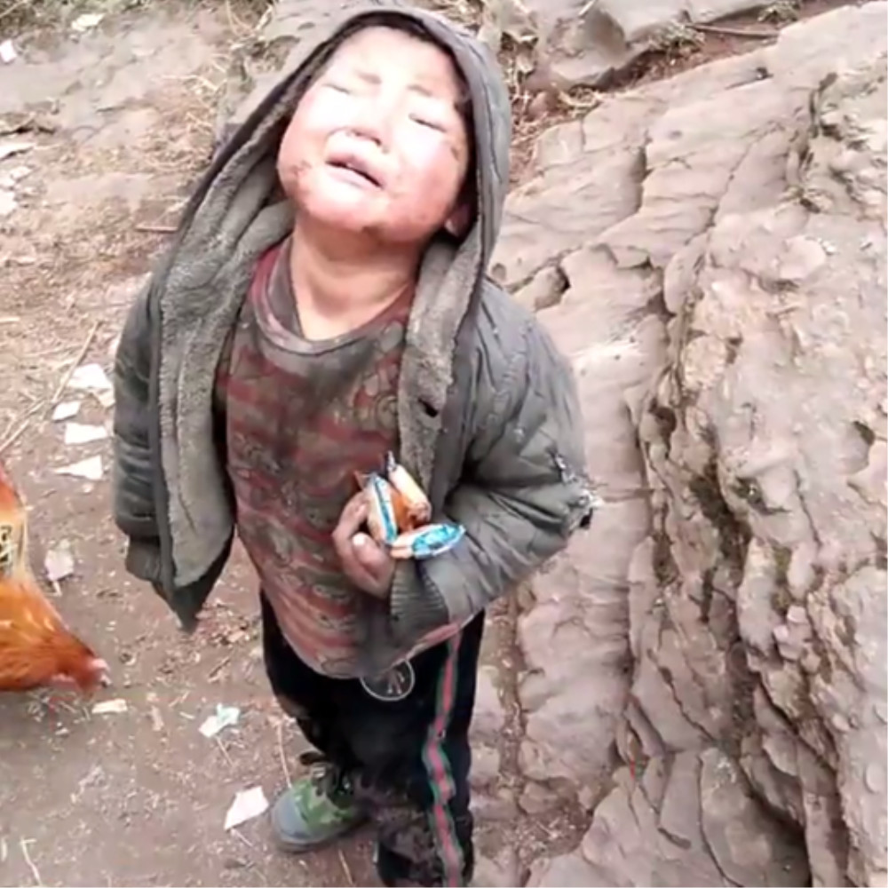 妈妈外出打工,儿子思念妈妈哭得撕心裂肺,接下