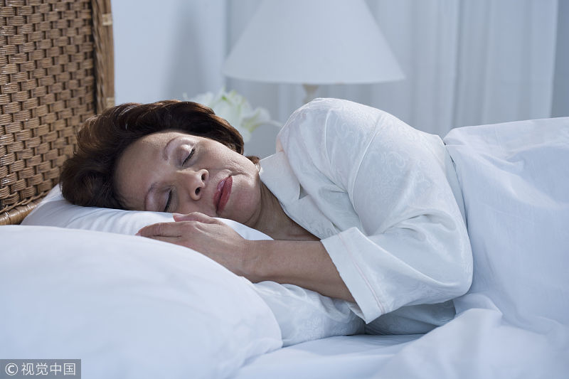 这种睡姿可以让老年人多活20年 可是90％的人都睡错了
