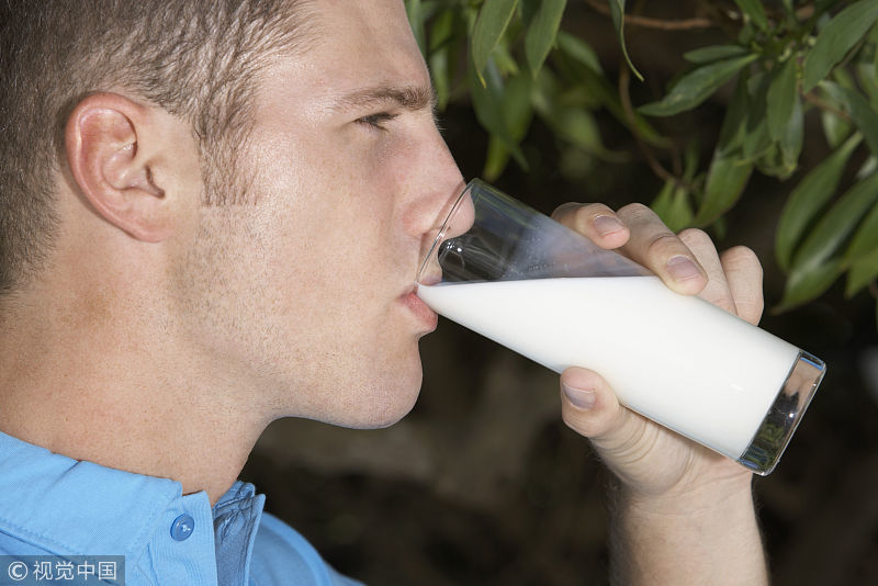 牛奶|牛奶是早晨喝，还是晚上喝好？今天告诉你答案，别不小心喝错了