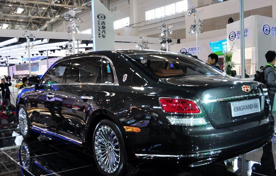 偶遇国产的劳斯莱斯这次真不是众泰干的看到车标对这国产失望